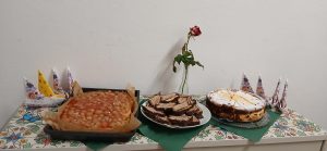 Kuchen und Servietten im KEH
