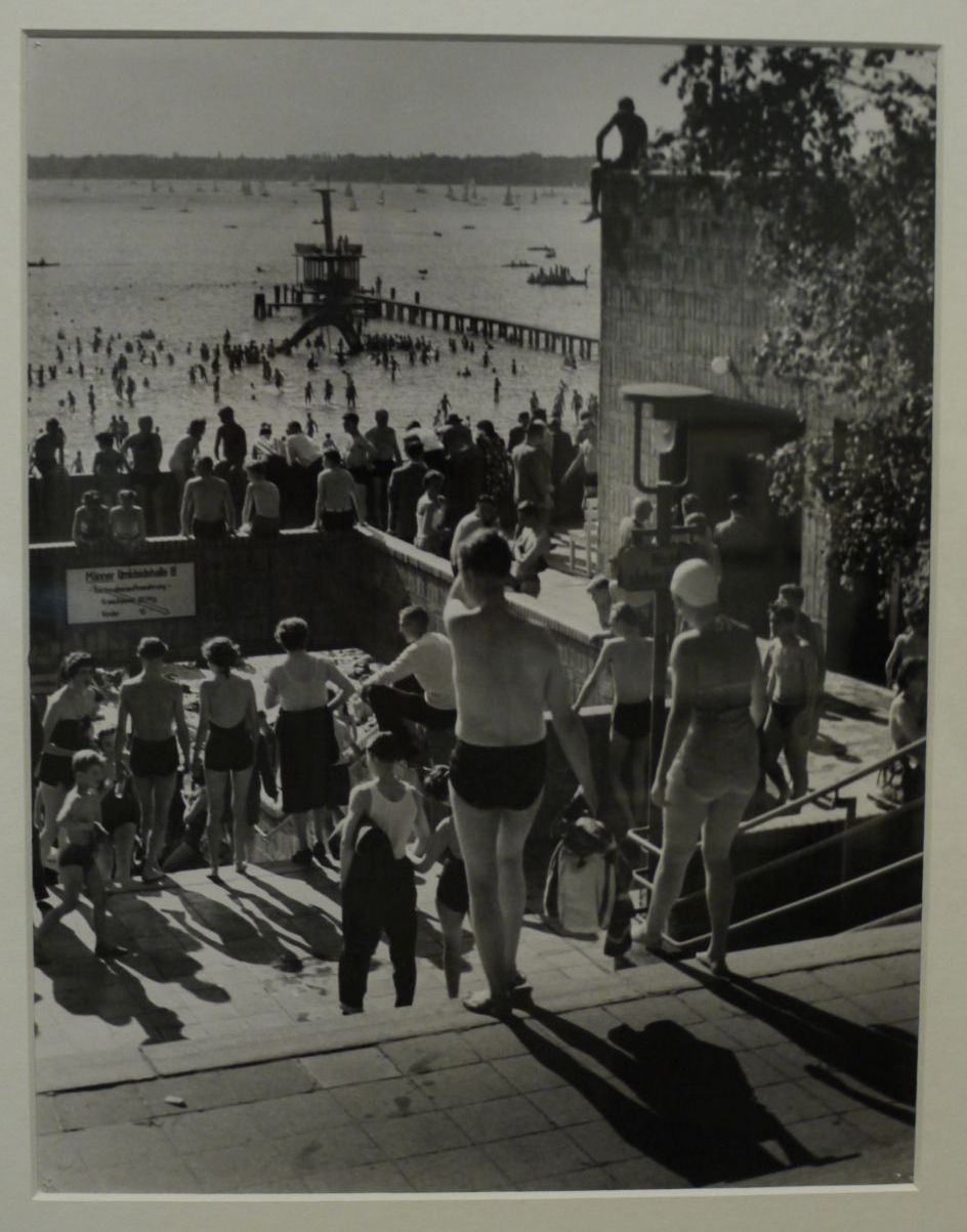 Bauhaus-Fotografinnen – Freibad Wannsee