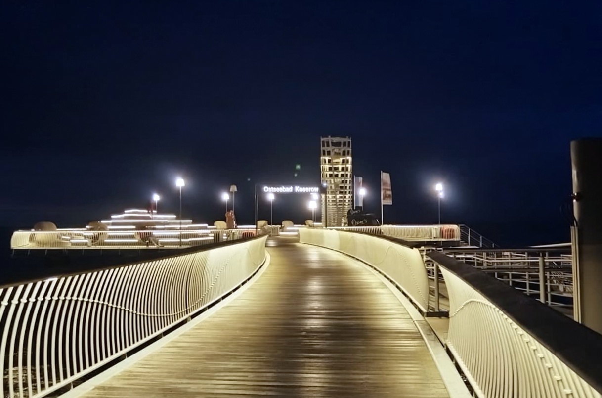 Pier bei Nacht